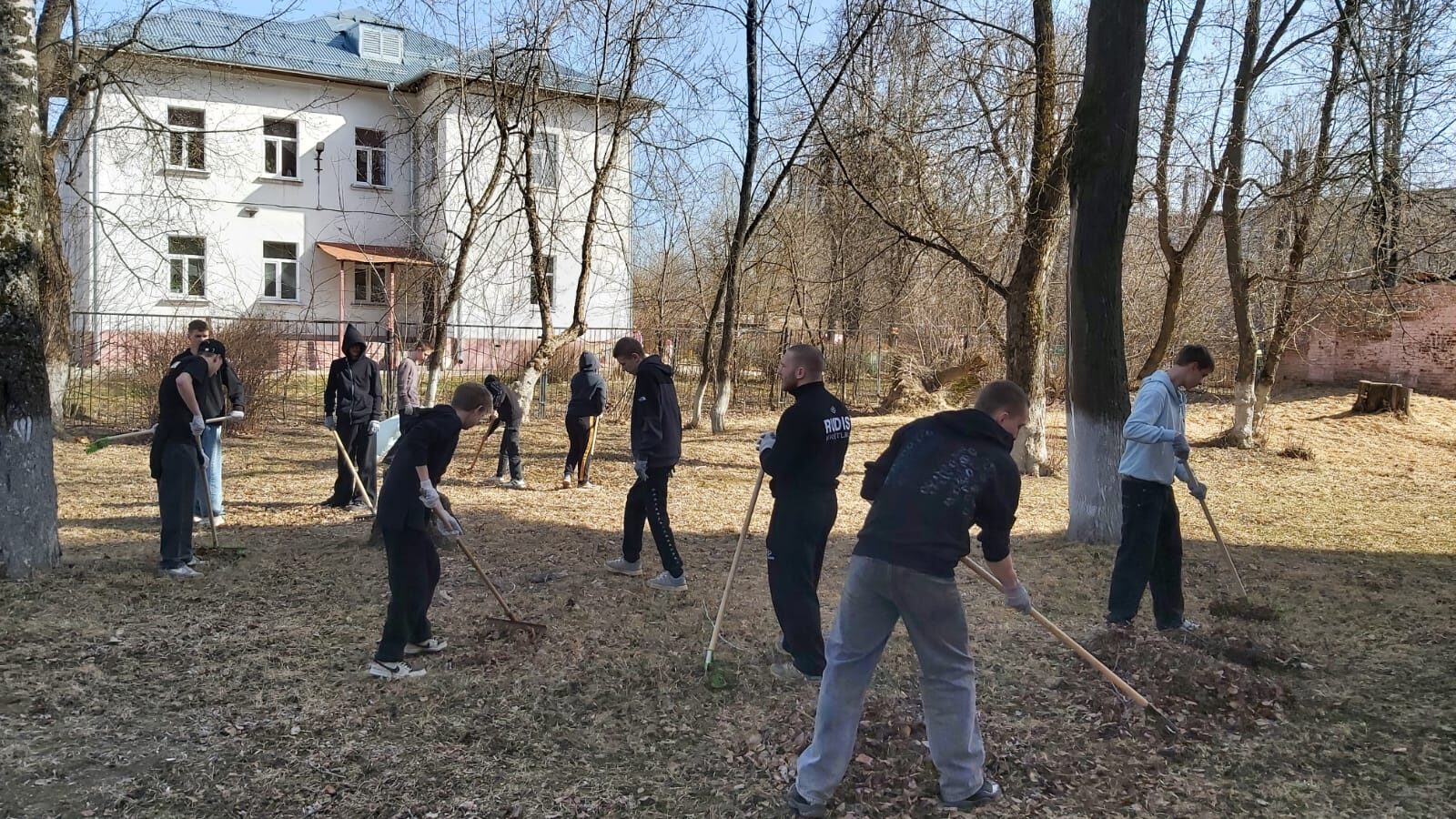 Месячник по уборке и благоустройству территории.